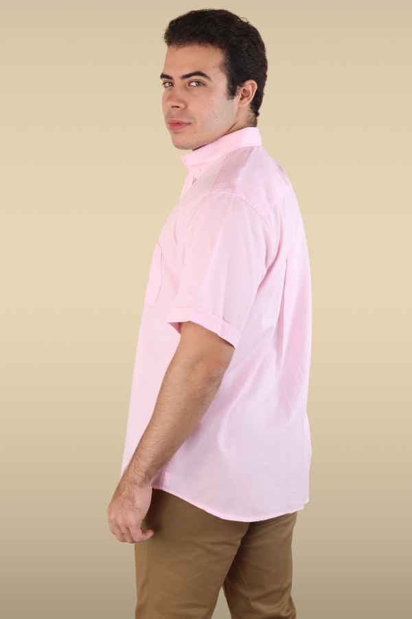 Camisa Rosada Manga Corta Hombre Corte Regular con Cuello Americano y Bolsa